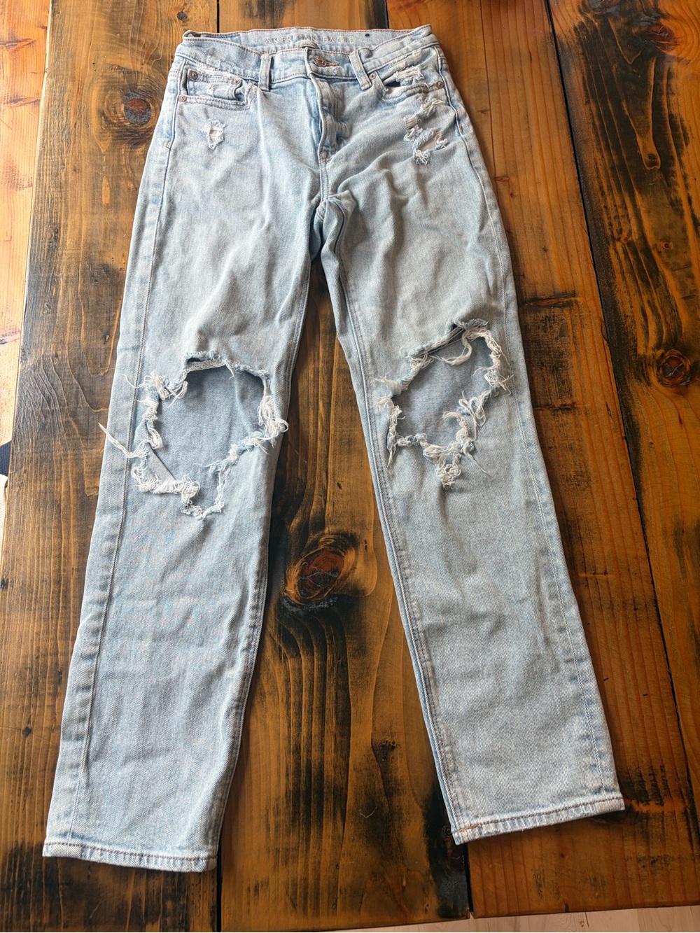 American Eagle Outfitters Light Blue Distressed jeans